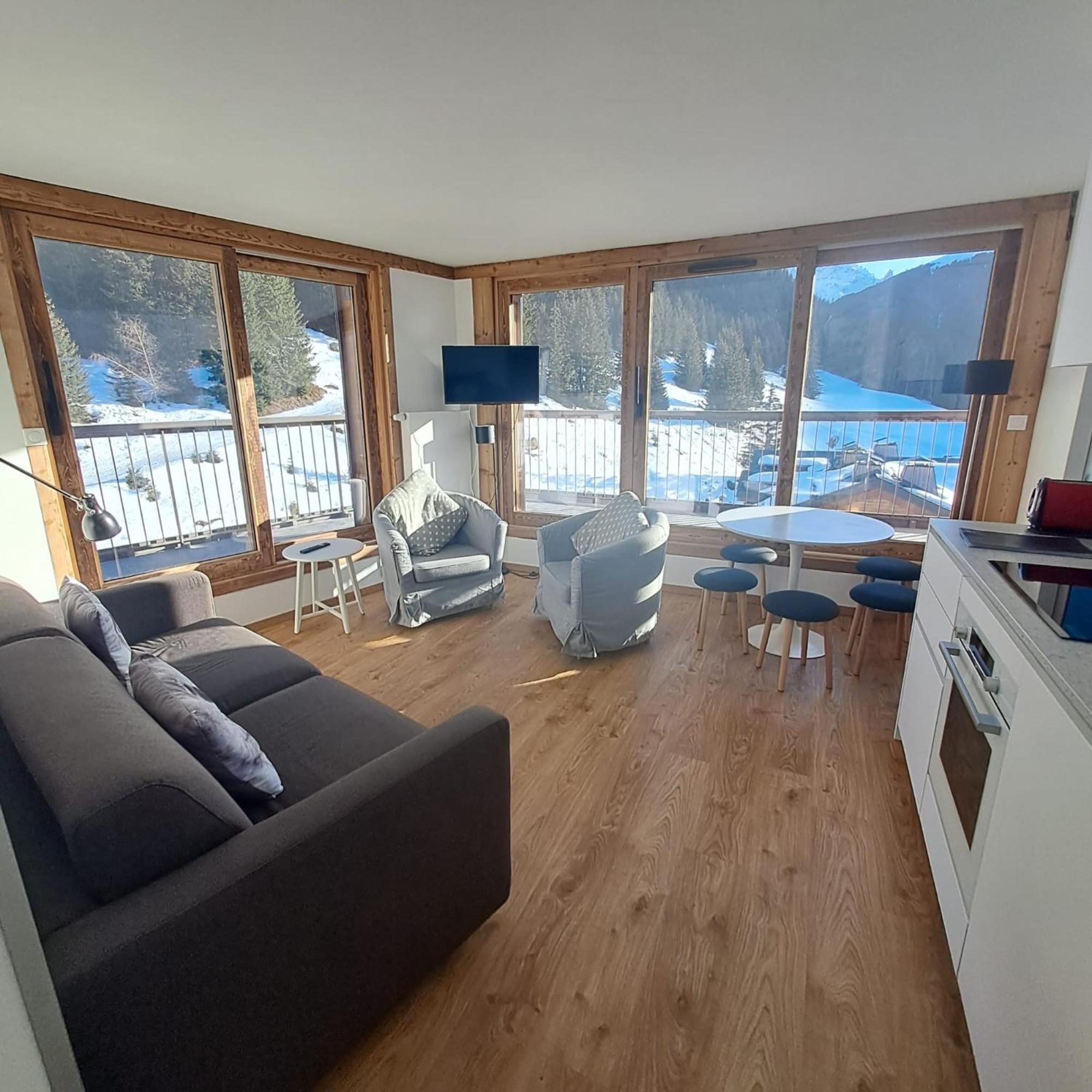 Croix-des-verdon Full Renovated - In And Out - 1650 With Covered Parking Appartement *
